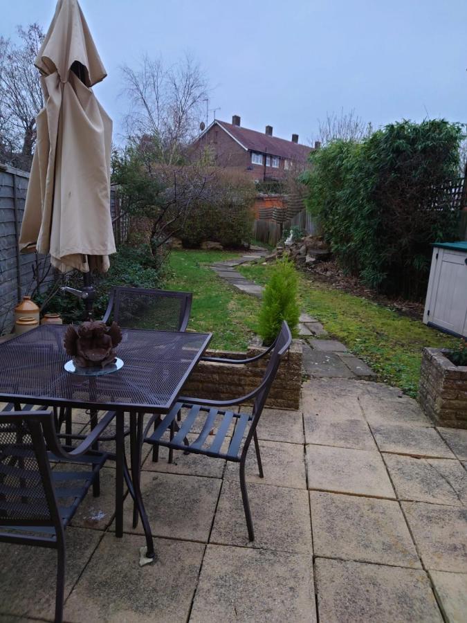Lovely Rooms In A Quiet Place Of Woking Exterior foto